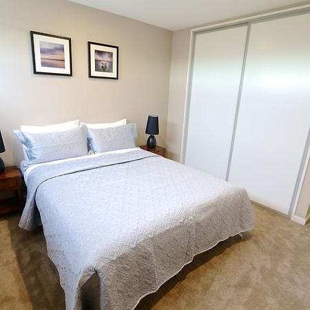 Golden Sun Apartment -Two Bedrooms, Three Bedrooms Christchurch Exterior foto