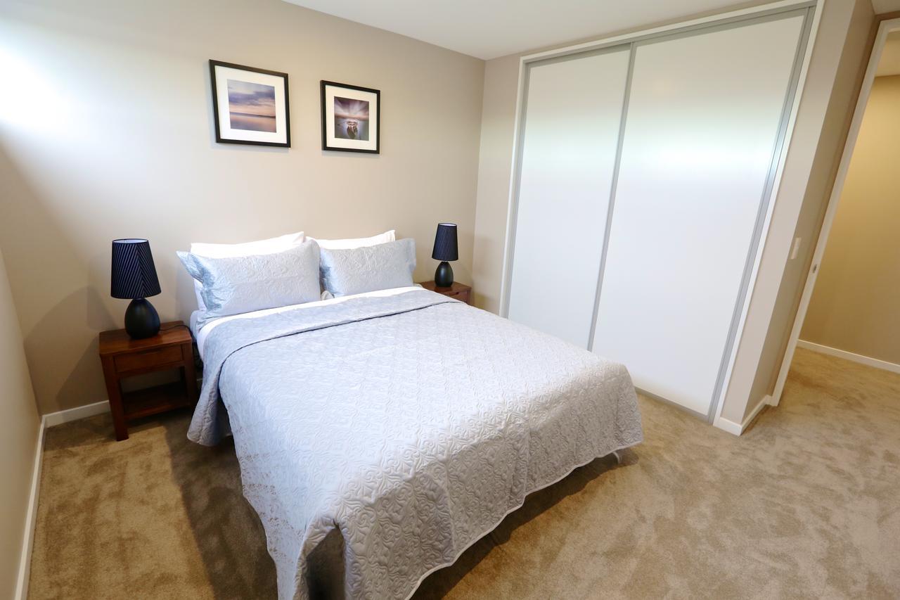 Golden Sun Apartment -Two Bedrooms, Three Bedrooms Christchurch Exterior foto