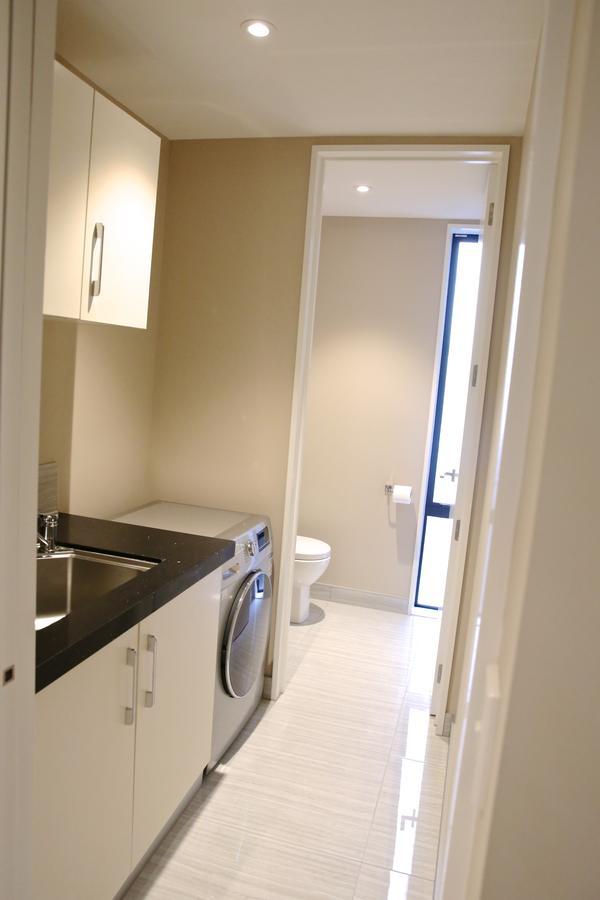 Golden Sun Apartment -Two Bedrooms, Three Bedrooms Christchurch Exterior foto
