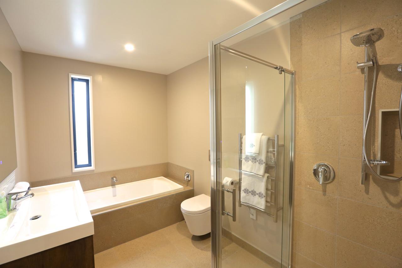 Golden Sun Apartment -Two Bedrooms, Three Bedrooms Christchurch Exterior foto